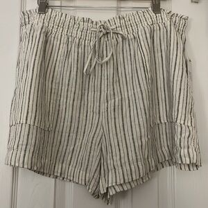 Cream stripe linen short